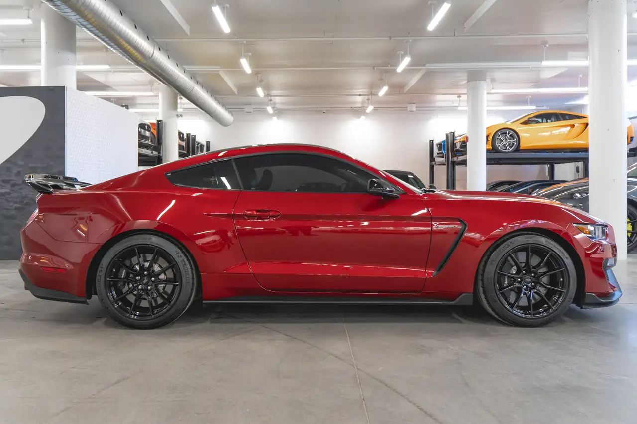 Ford Mustang photo Ford Mustang
