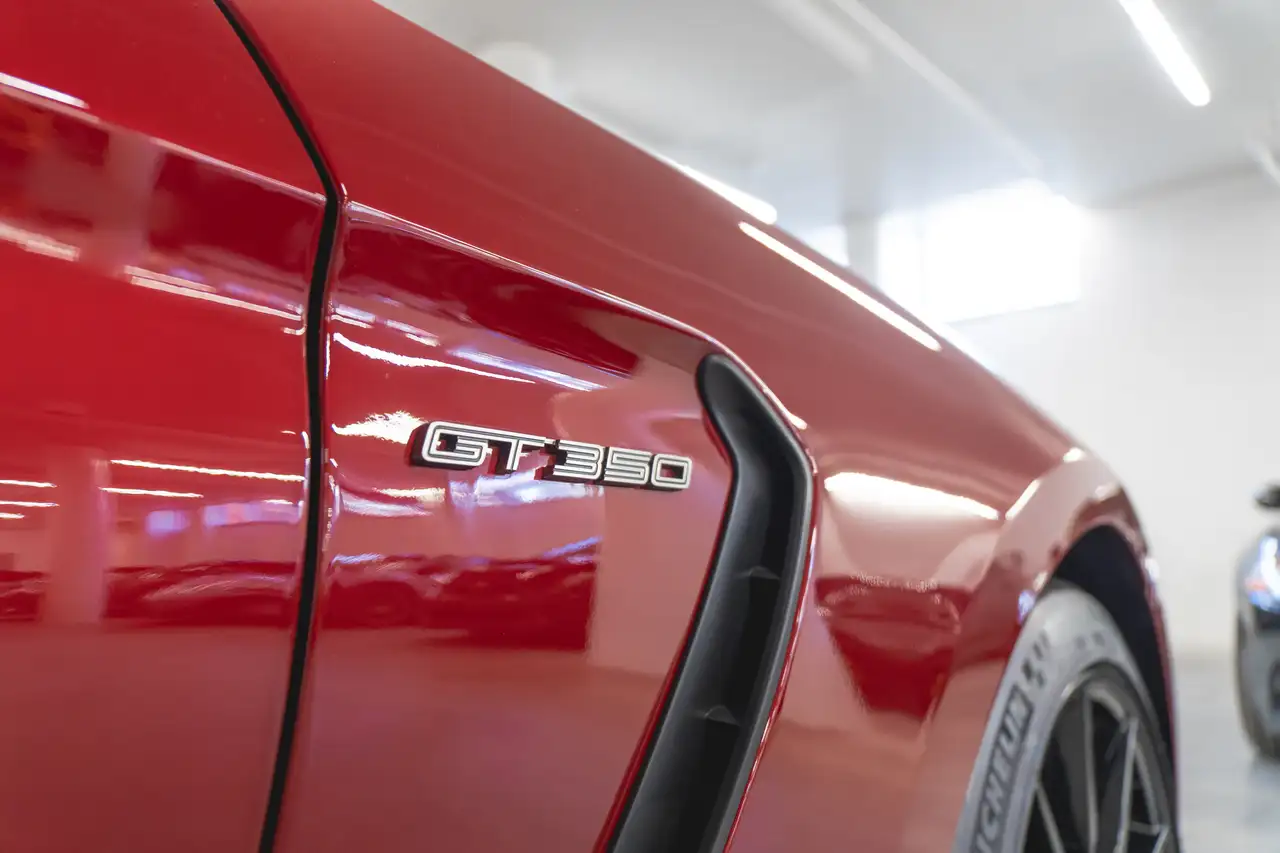Ford Mustang photo Ford Mustang