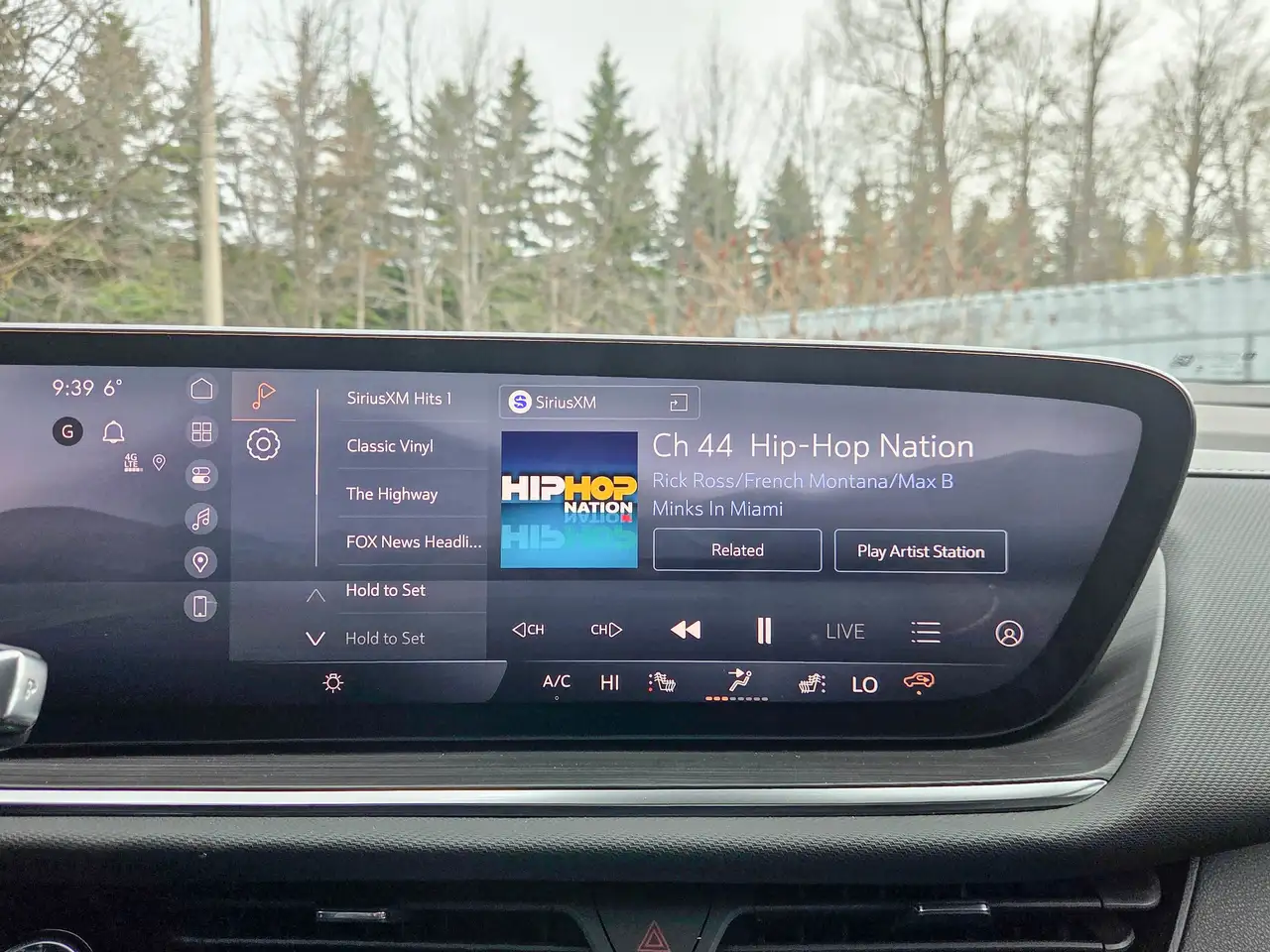 Buick Envision photo Buick Envision