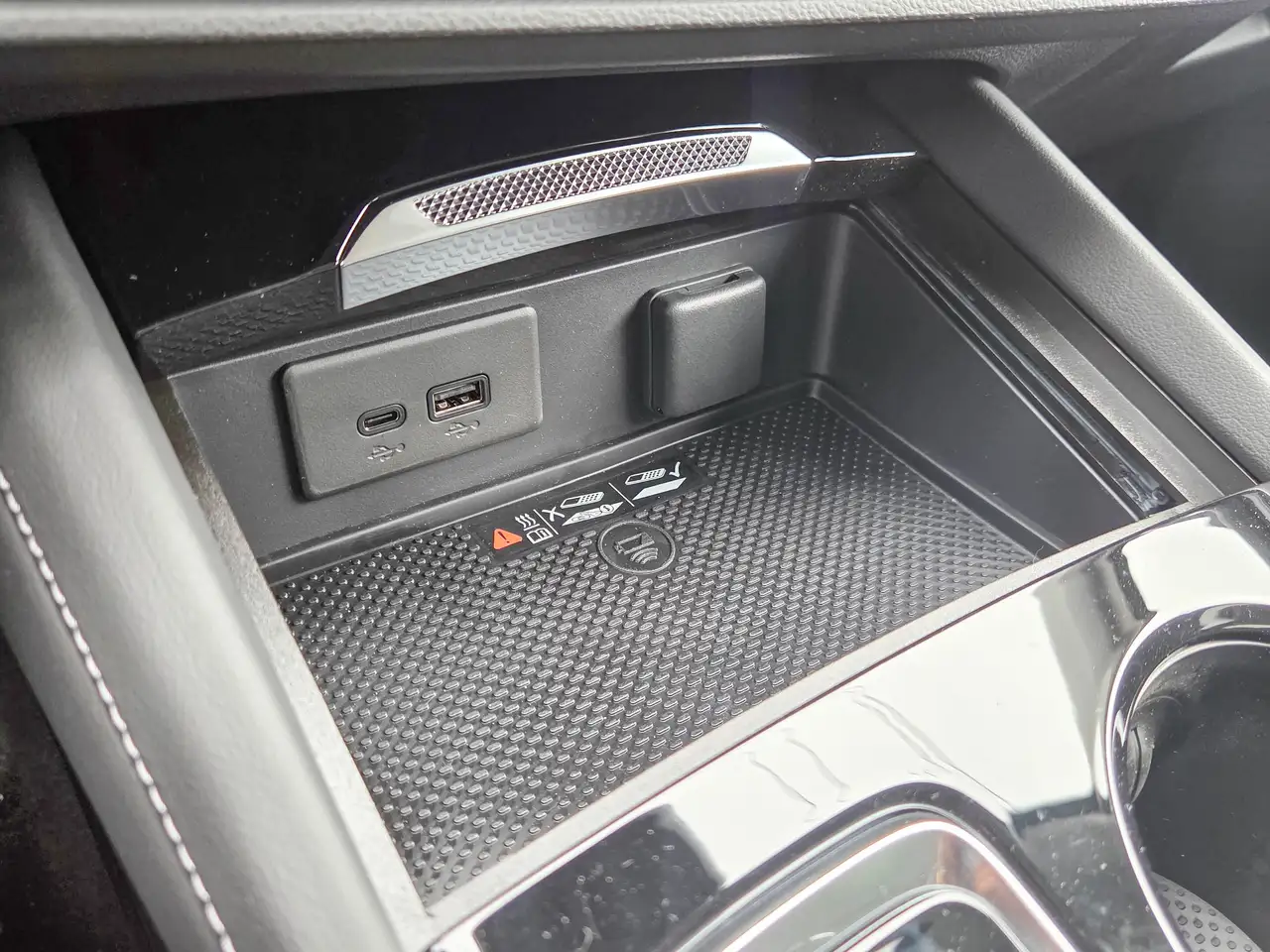 Buick Envision photo Buick Envision