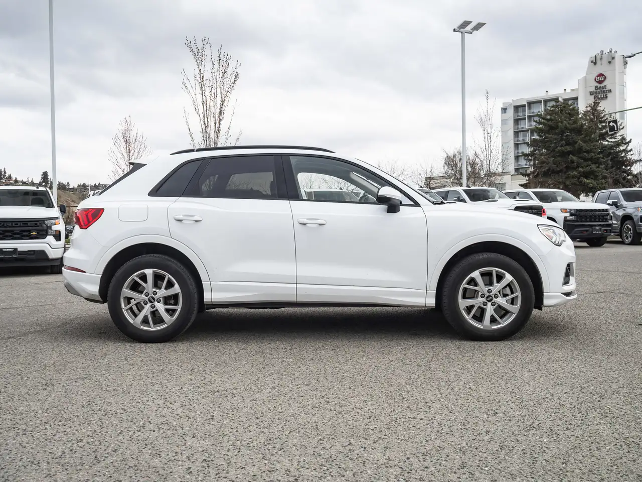 Audi Q3 photo Audi Q3