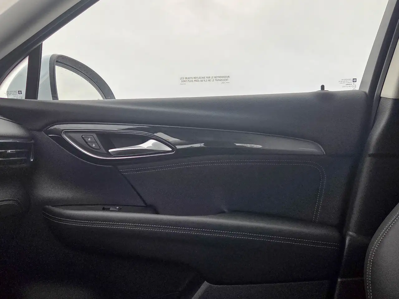 Buick Envision photo Buick Envision