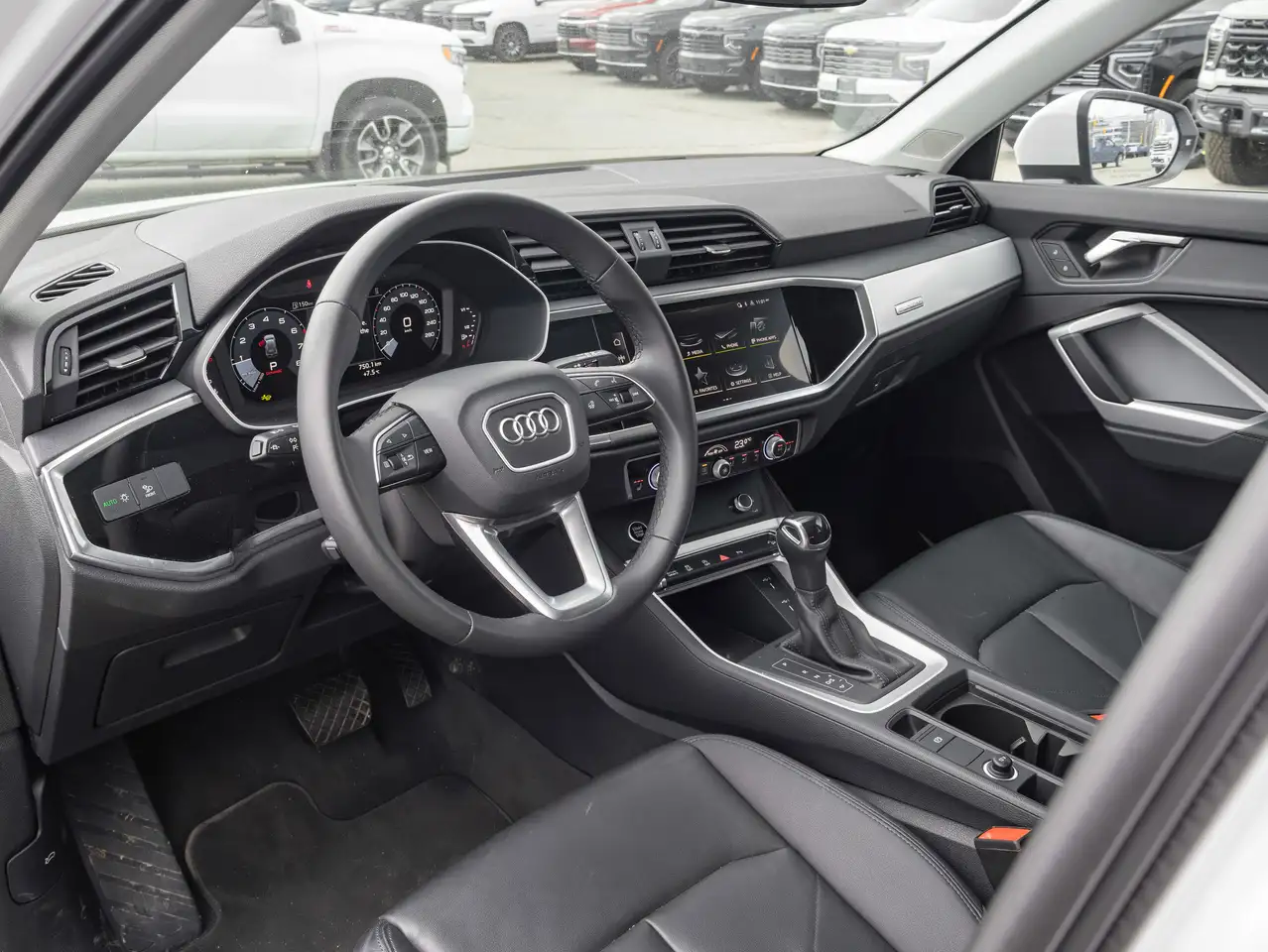 Audi Q3 photo Audi Q3