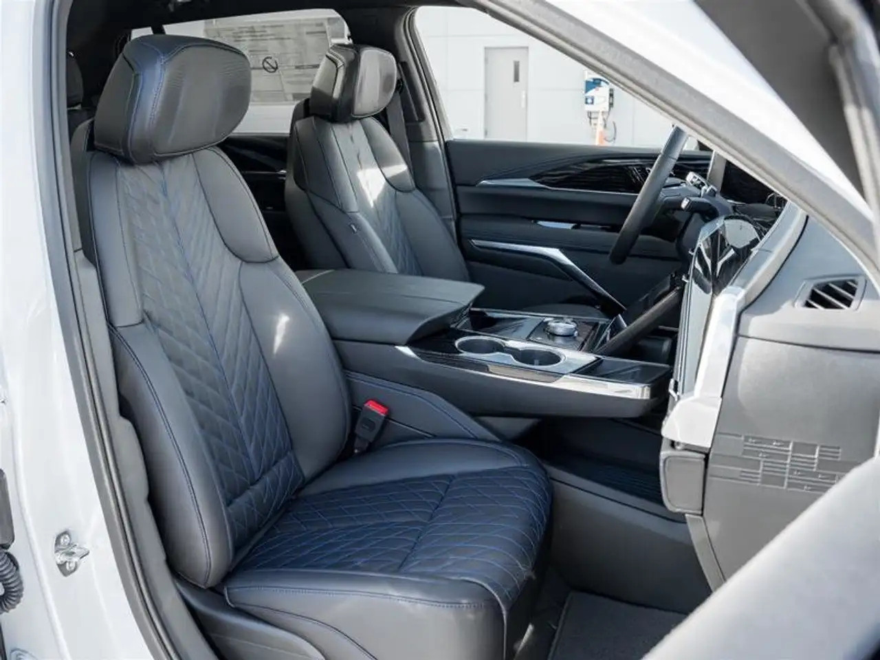 Cadillac Escalade снимка Cadillac Escalade