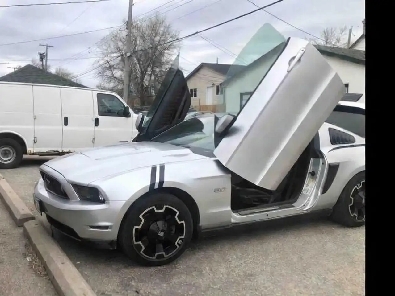 Ford Mustang photo Ford Mustang