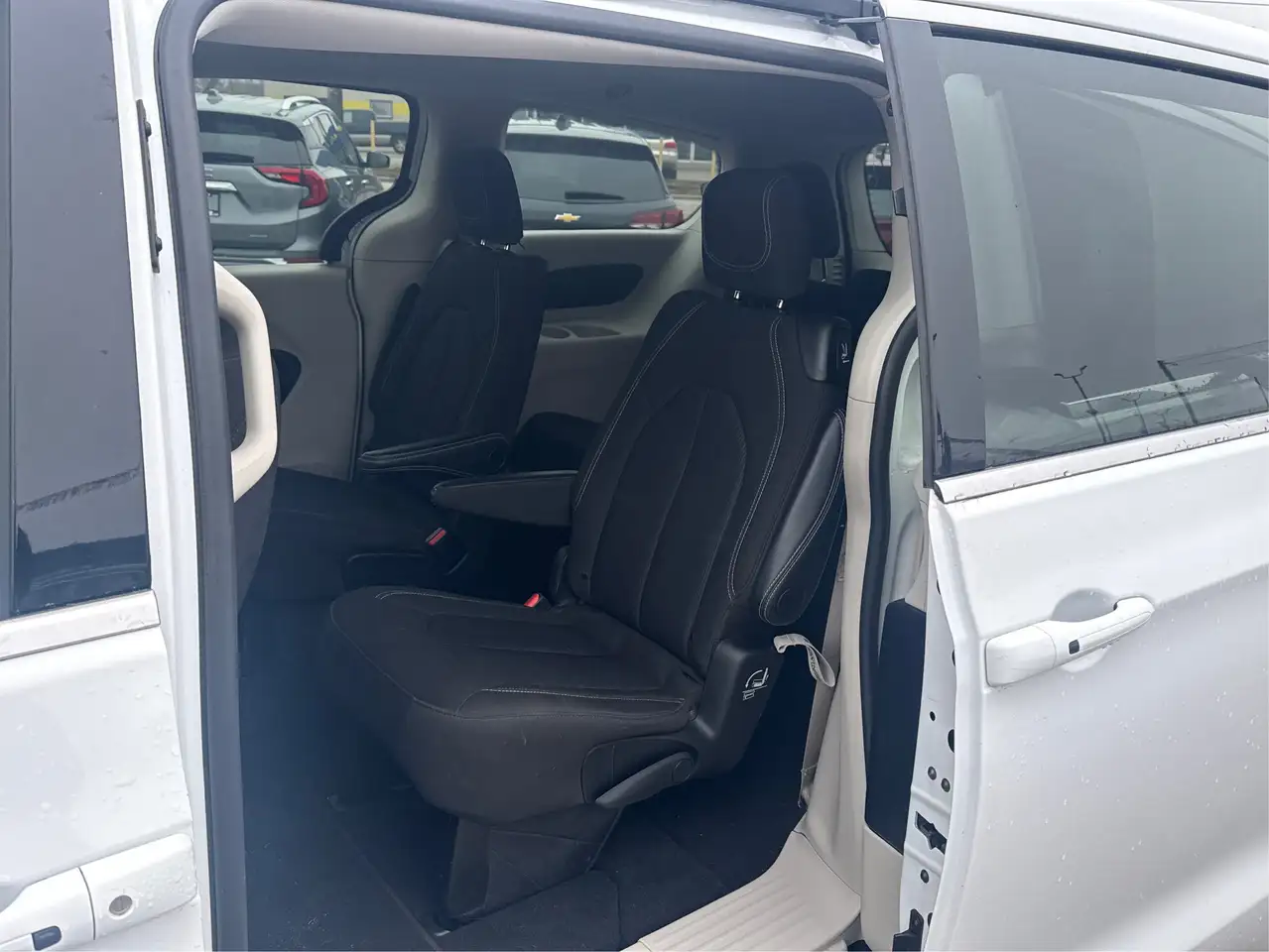 Chrysler Grand Caravan photo Chrysler Grand Caravan