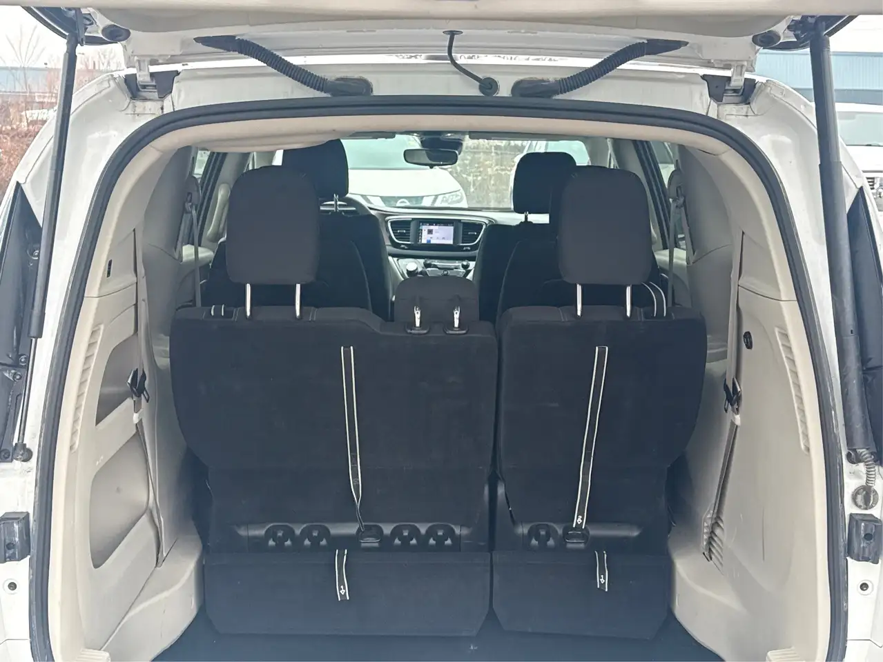 Chrysler Grand Caravan photo Chrysler Grand Caravan