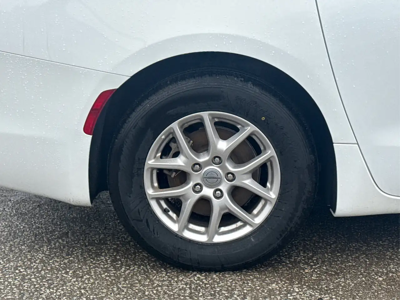 Chrysler Grand Caravan photo Chrysler Grand Caravan