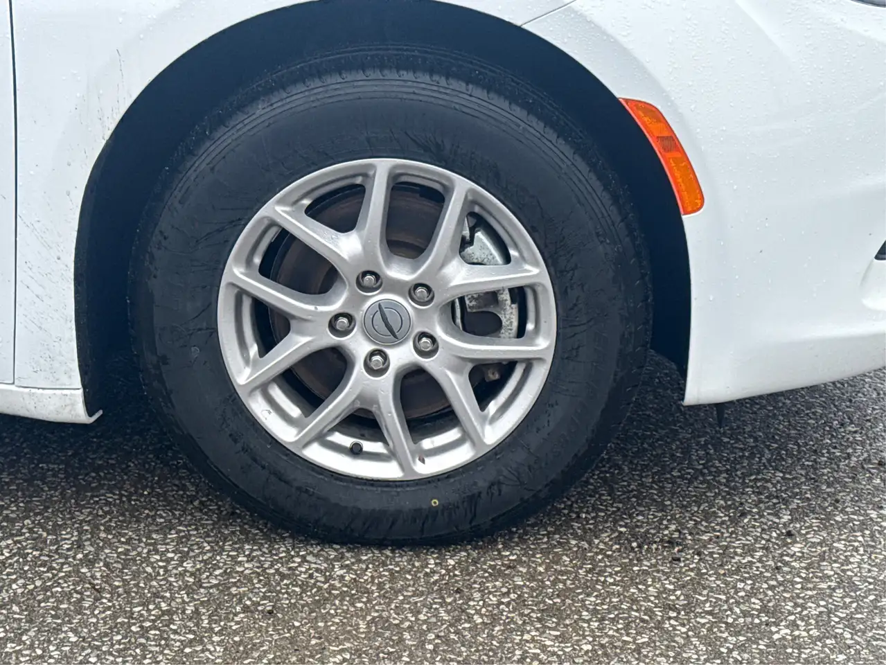 Chrysler Grand Caravan photo Chrysler Grand Caravan