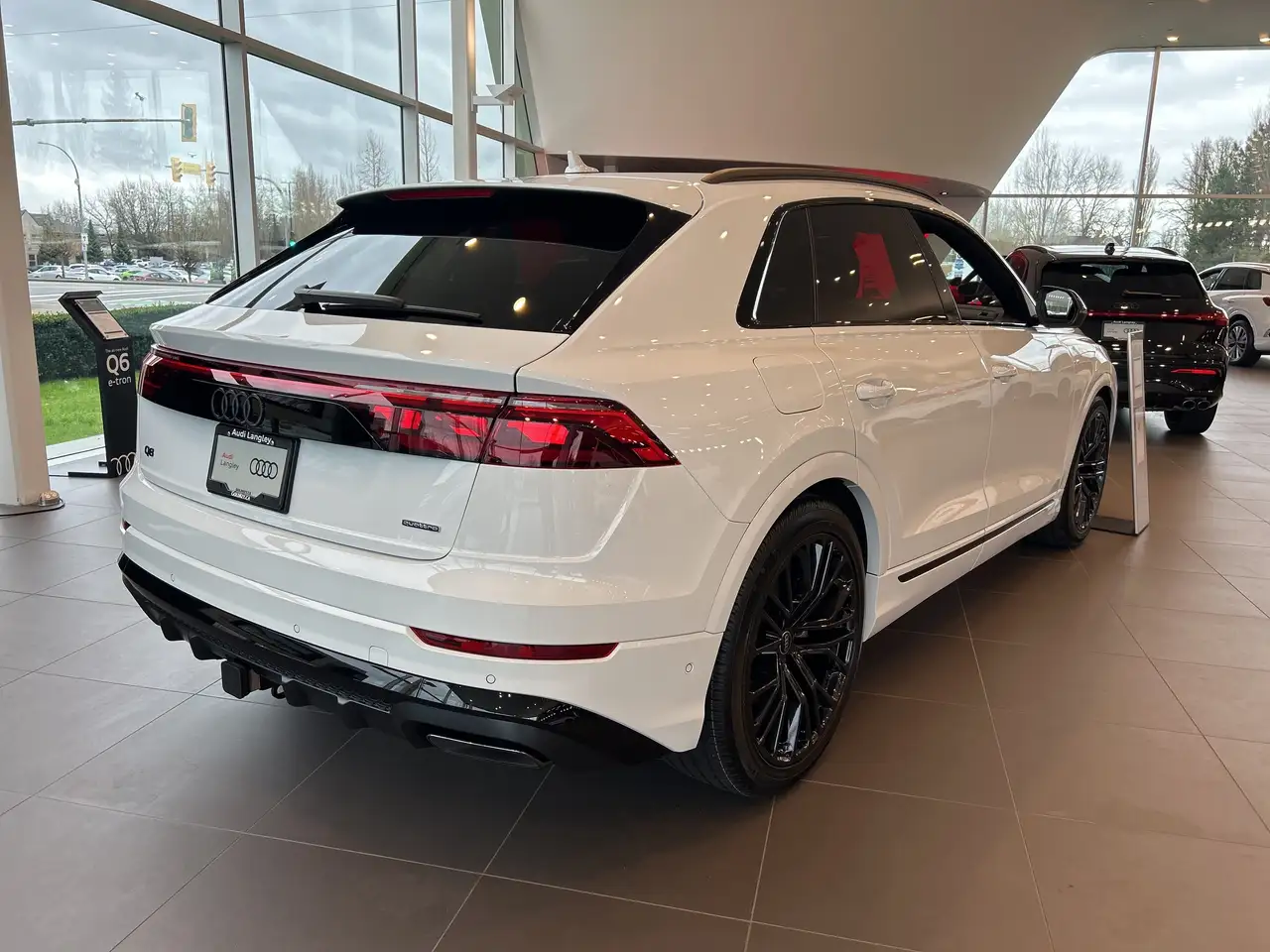 Audi Q8 снимка Audi Q8