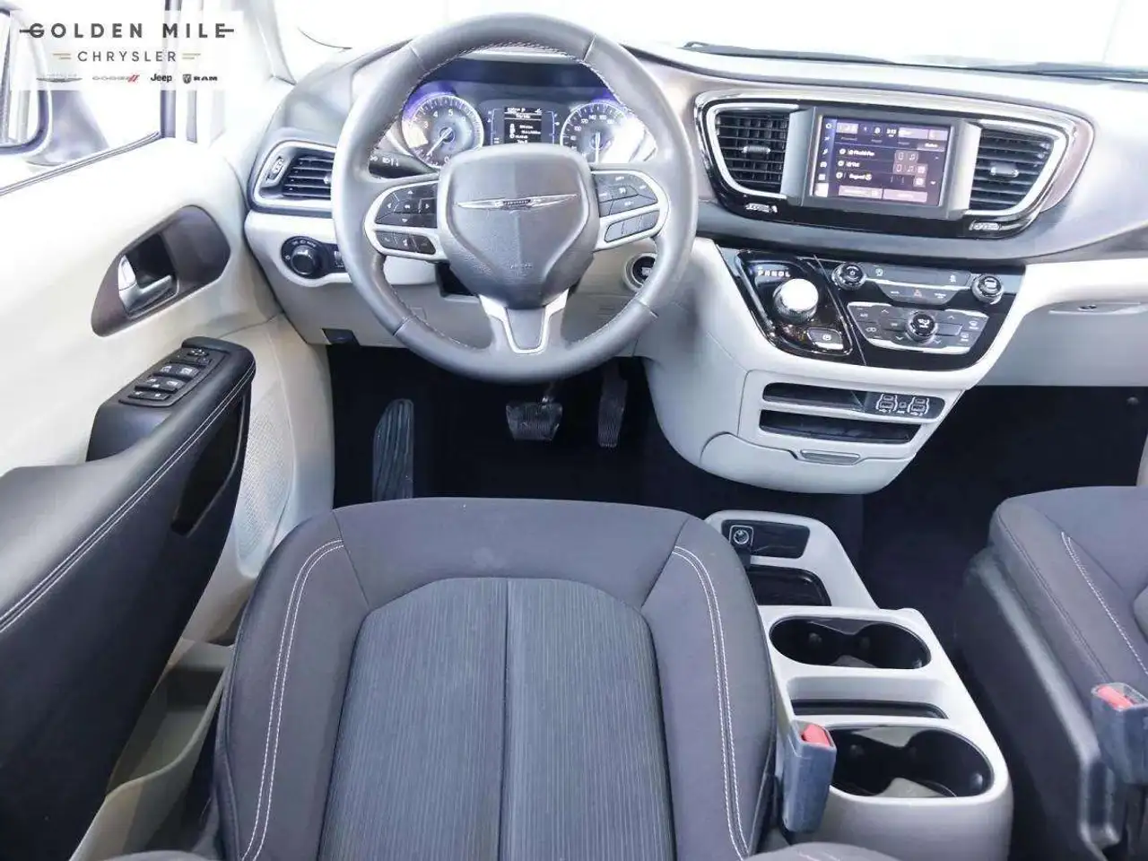 Chrysler Grand Caravan снимка Chrysler Grand Caravan