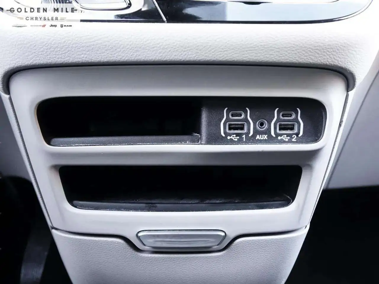 Chrysler Grand Caravan снимка Chrysler Grand Caravan