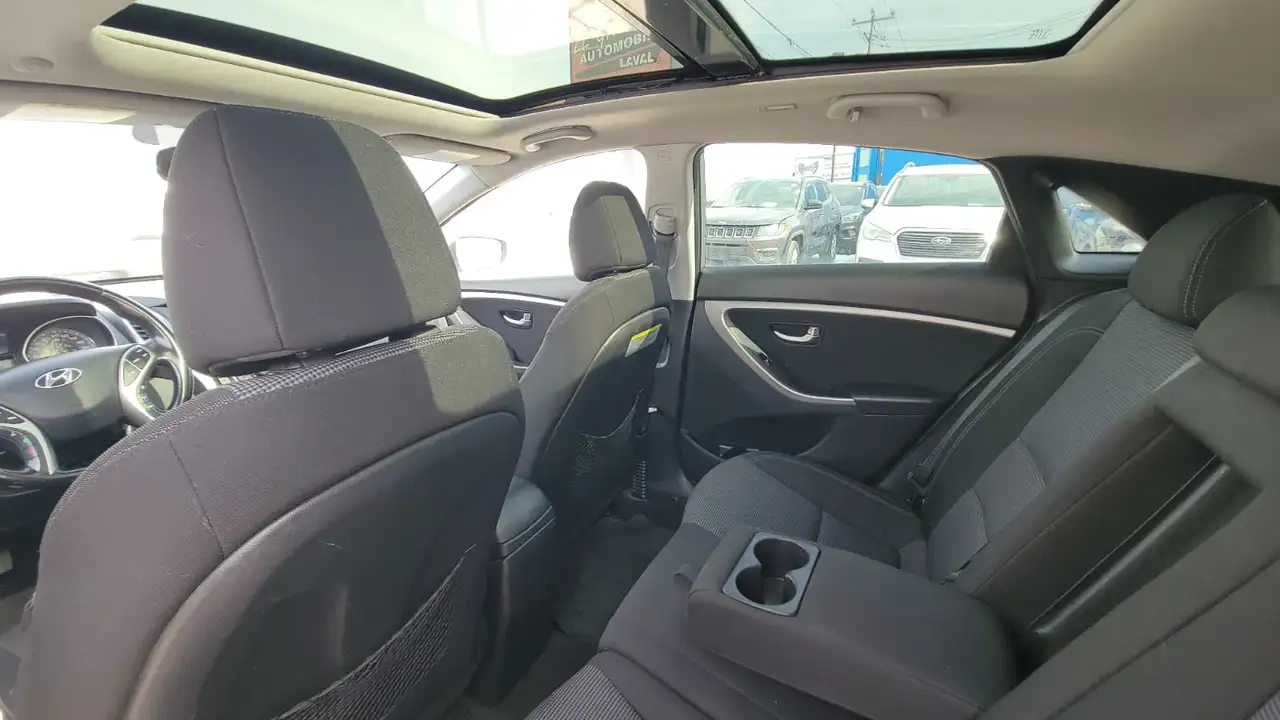 Hyundai ELANTRA снимка Hyundai ELANTRA