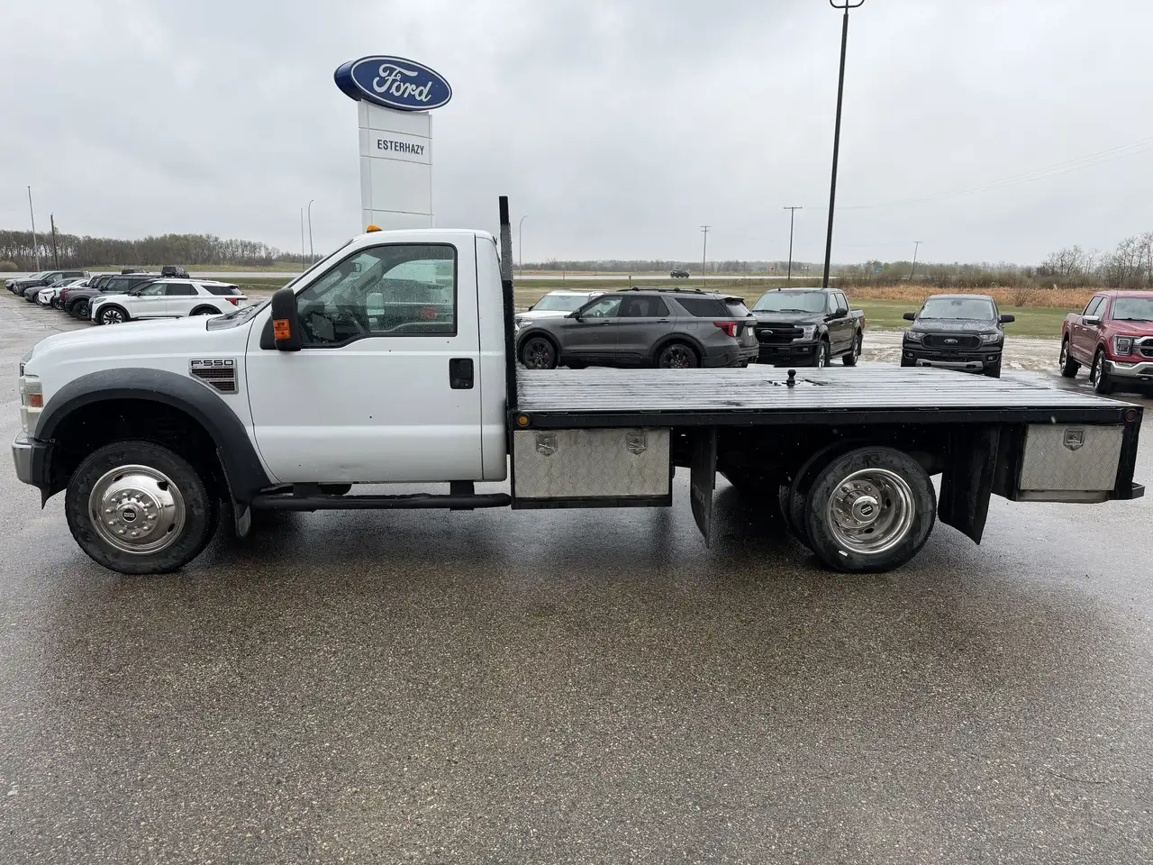 Ford F-550 Super Duty снимка Ford F-550 Super Duty