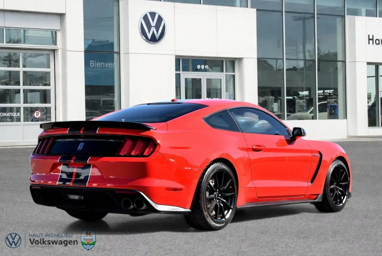 Ford Mustang снимка Ford Mustang