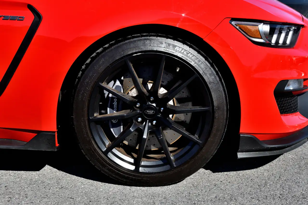 Ford Mustang снимка Ford Mustang