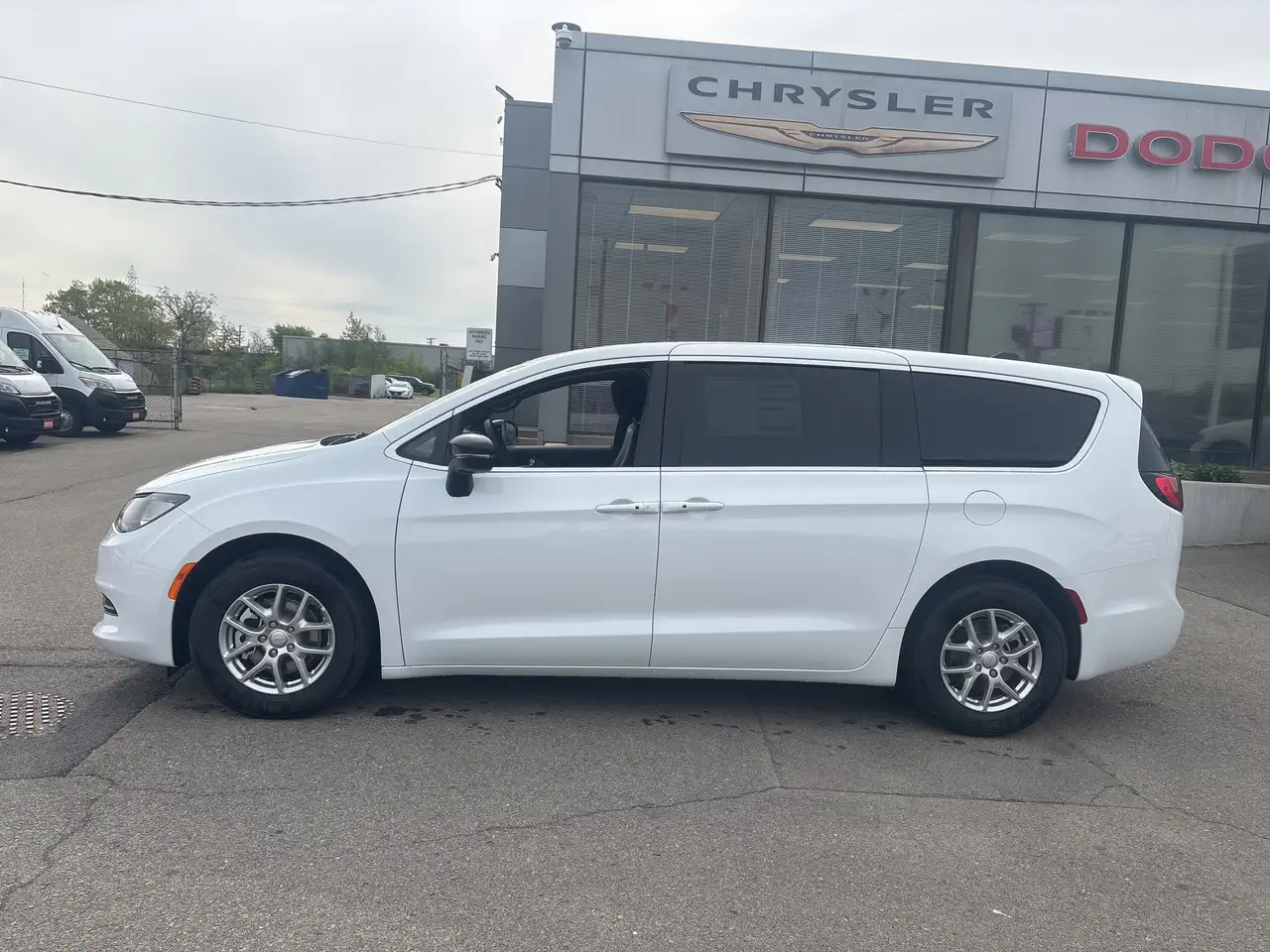 Chrysler Grand Caravan снимка Chrysler Grand Caravan