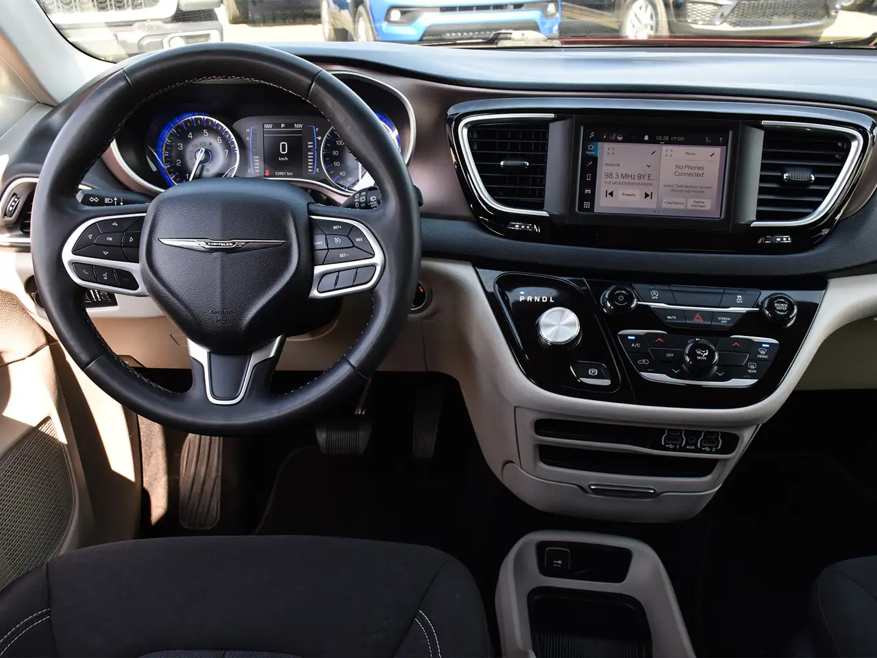 Chrysler Grand Caravan снимка Chrysler Grand Caravan