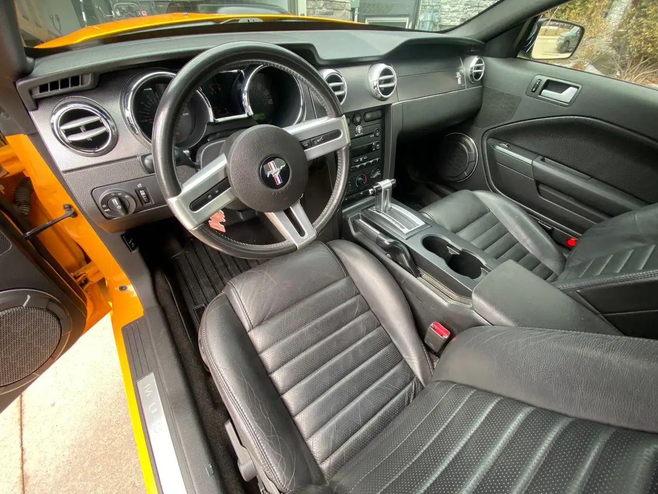 Ford Mustang photo Ford Mustang