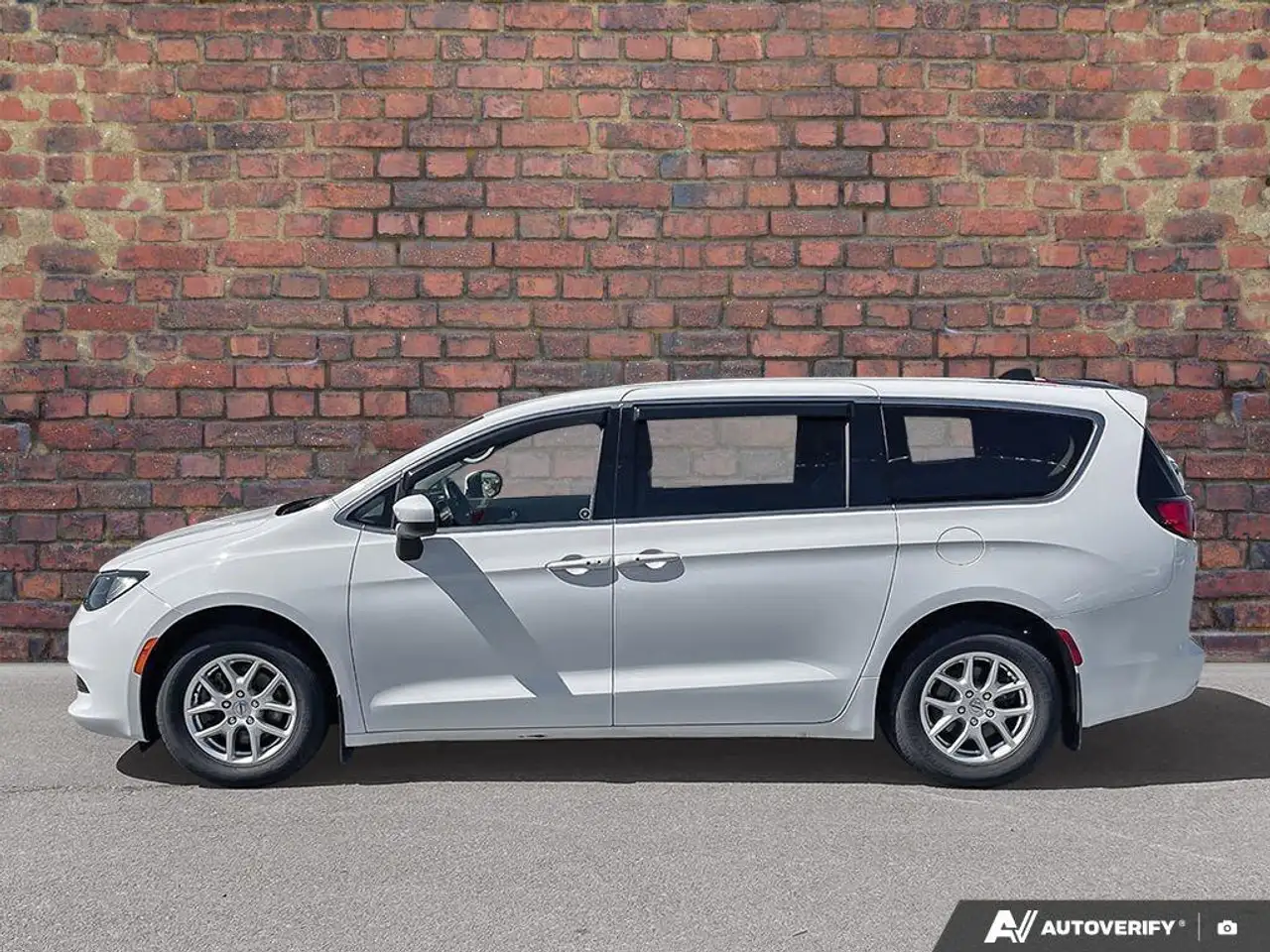 Chrysler Grand Caravan photo Chrysler Grand Caravan