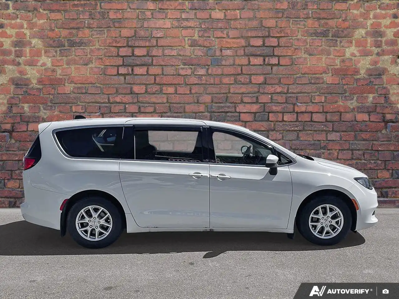 Chrysler Grand Caravan photo Chrysler Grand Caravan