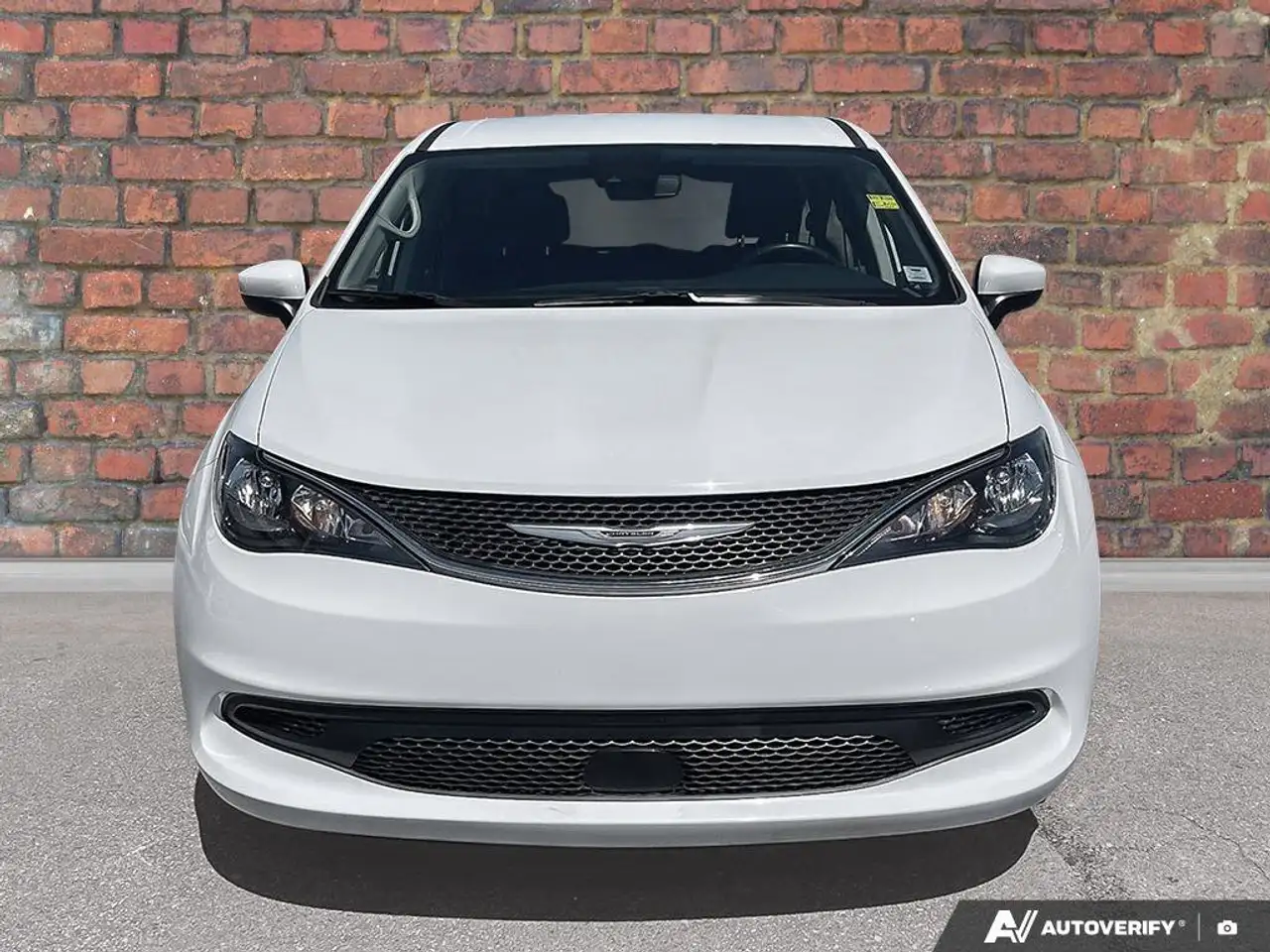 Chrysler Grand Caravan photo Chrysler Grand Caravan