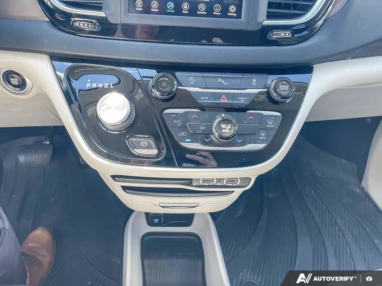 Chrysler Grand Caravan photo Chrysler Grand Caravan