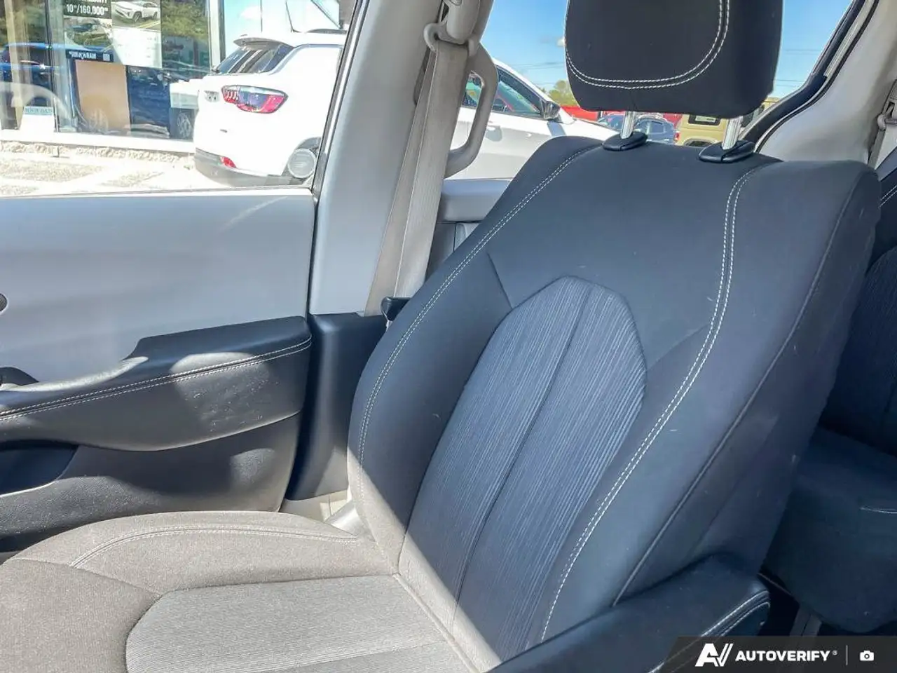 Chrysler Grand Caravan photo Chrysler Grand Caravan