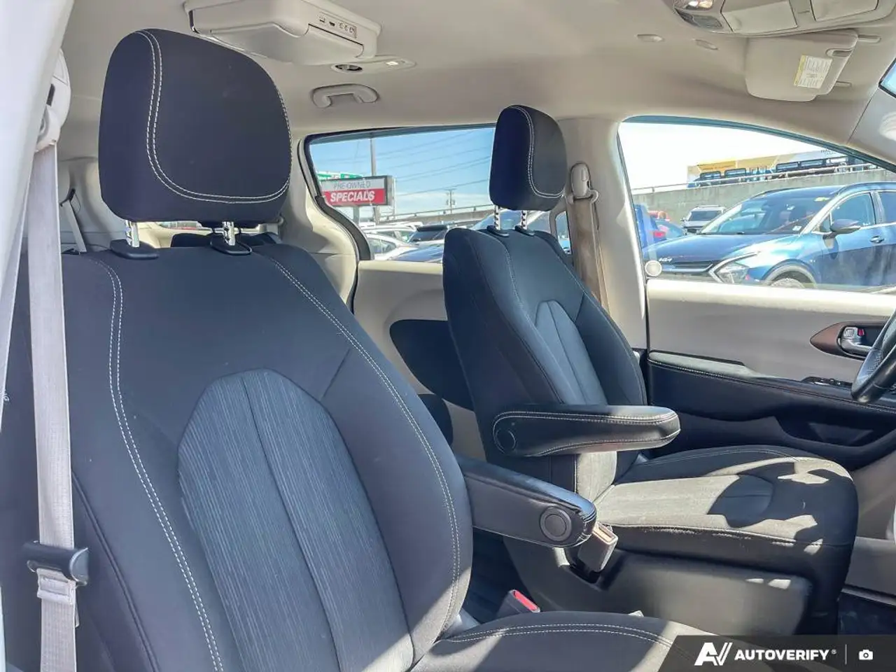 Chrysler Grand Caravan photo Chrysler Grand Caravan