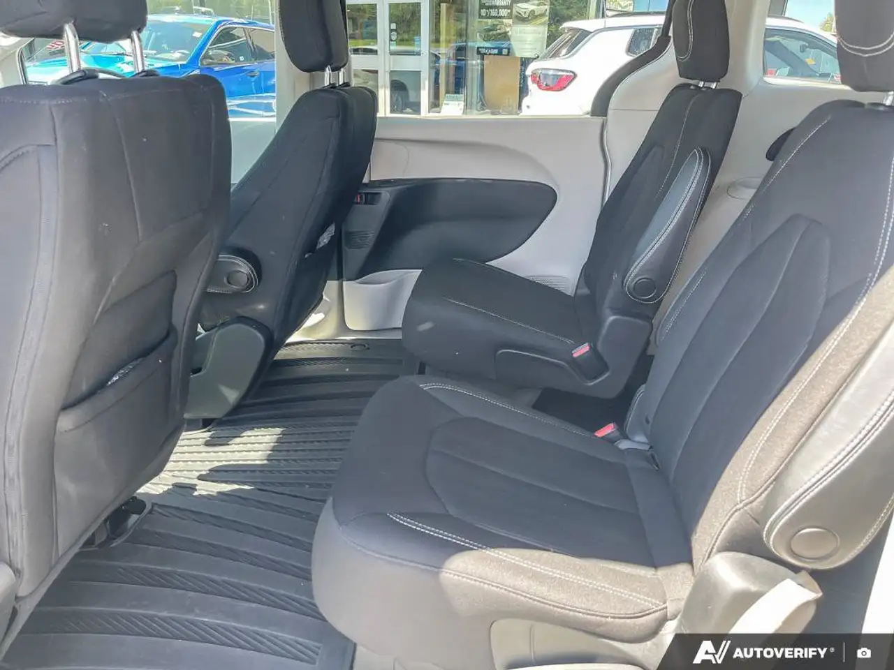 Chrysler Grand Caravan photo Chrysler Grand Caravan