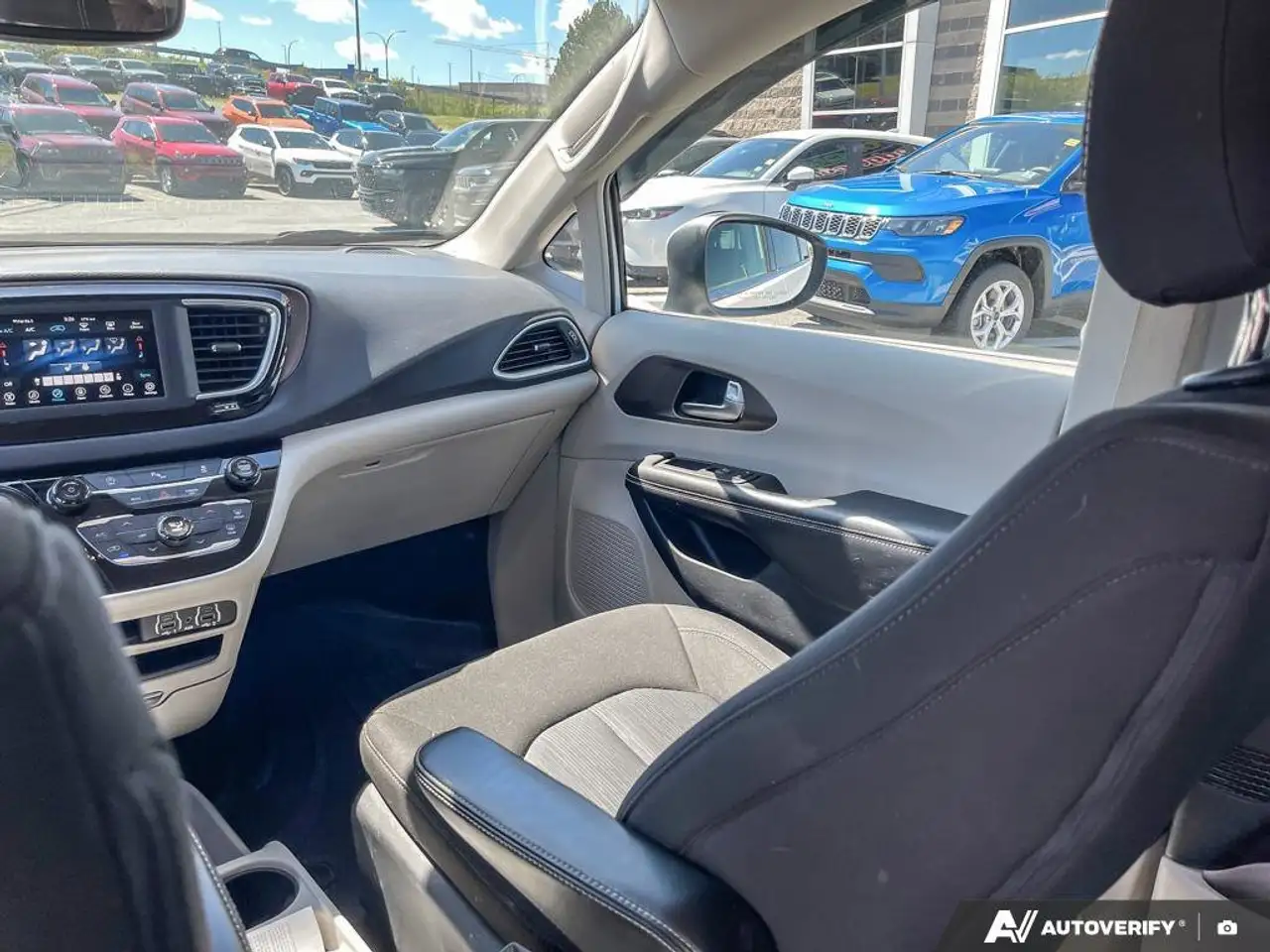 Chrysler Grand Caravan photo Chrysler Grand Caravan