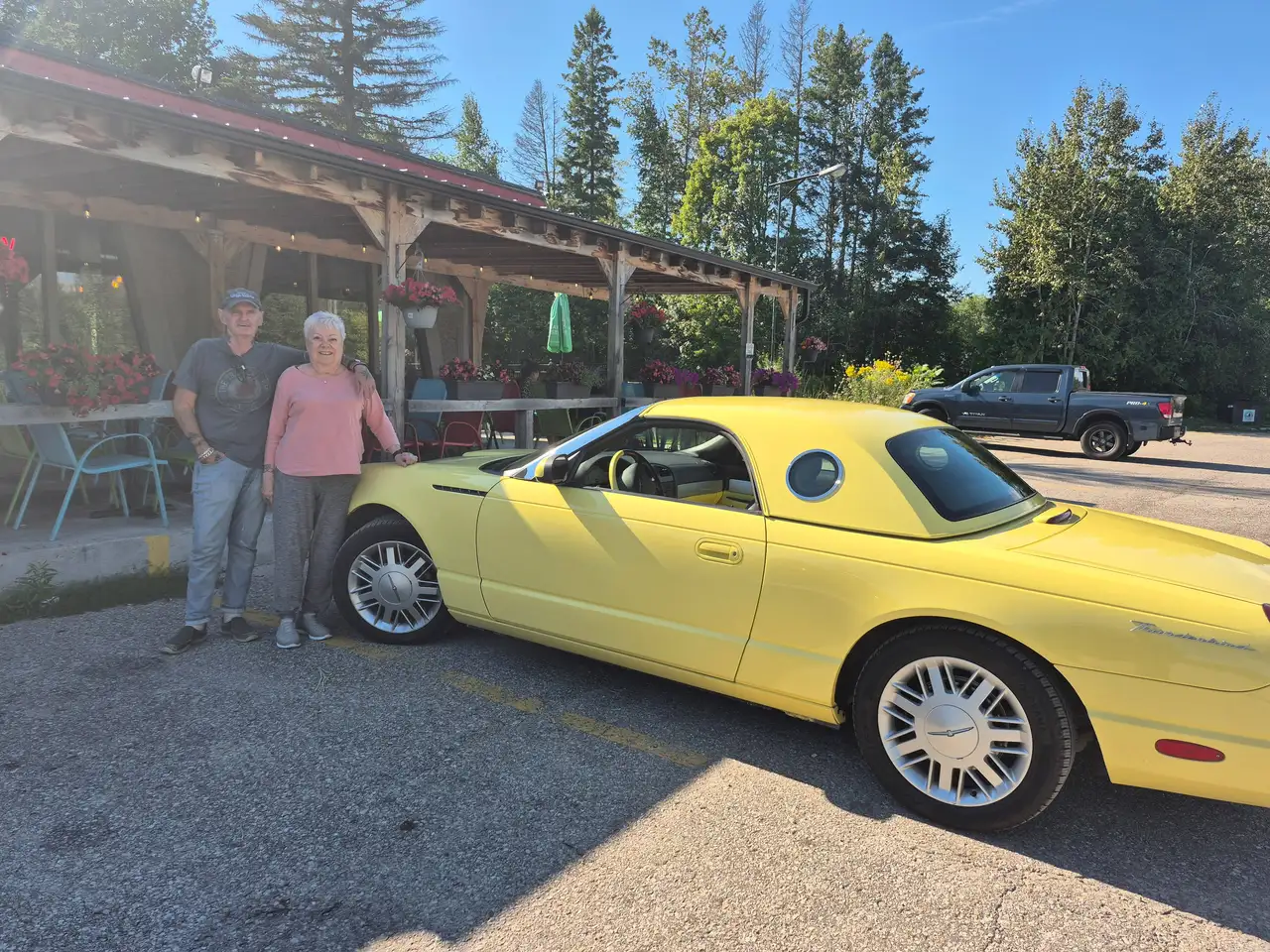 Ford Thunderbird photo Ford Thunderbird