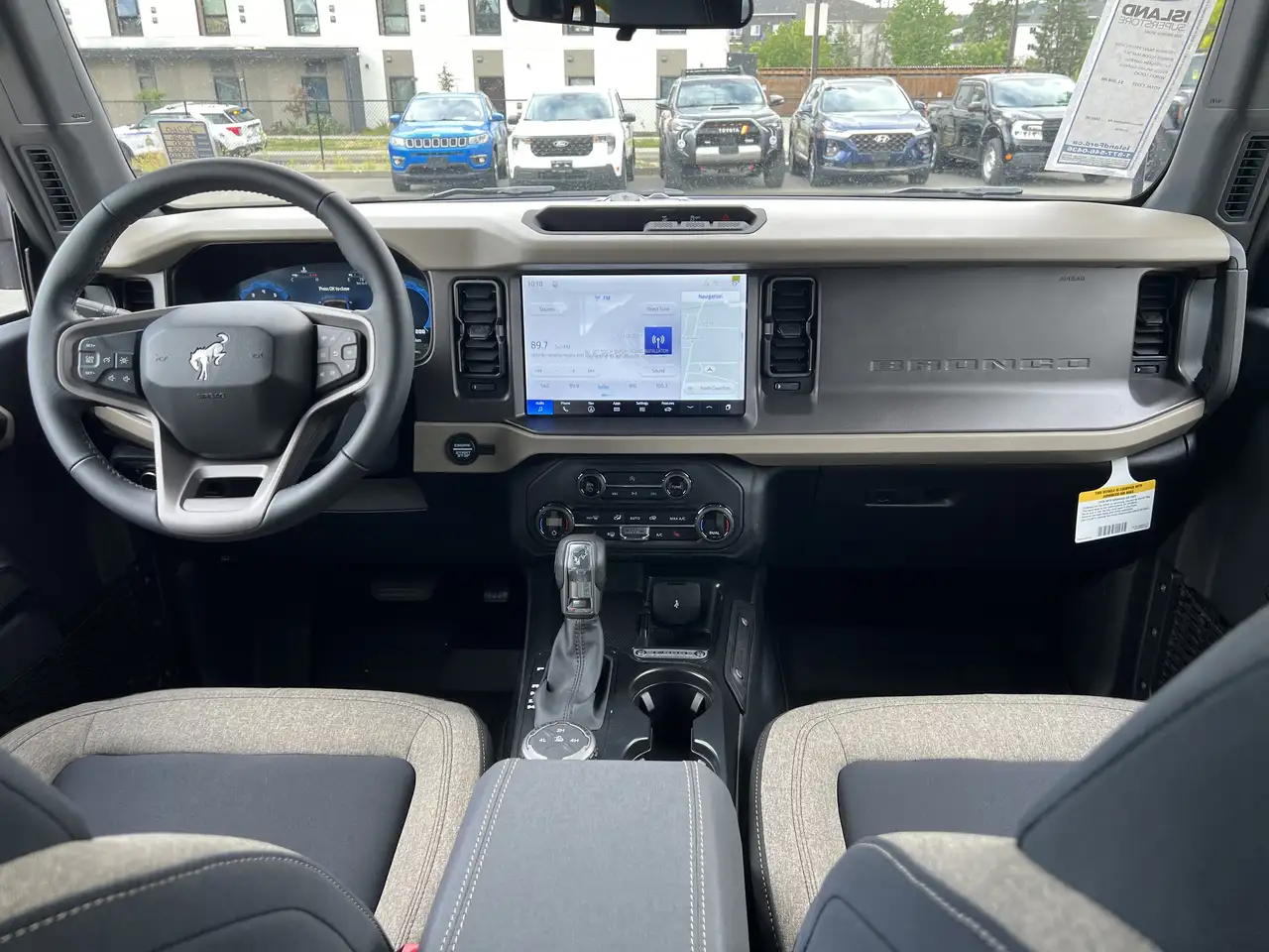 Ford Bronco photo Ford Bronco