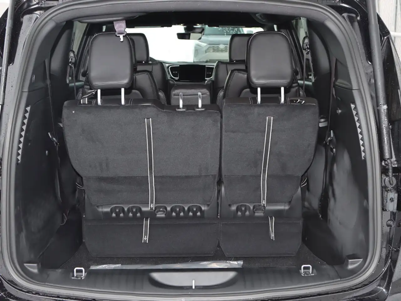 Chrysler Grand Caravan снимка Chrysler Grand Caravan