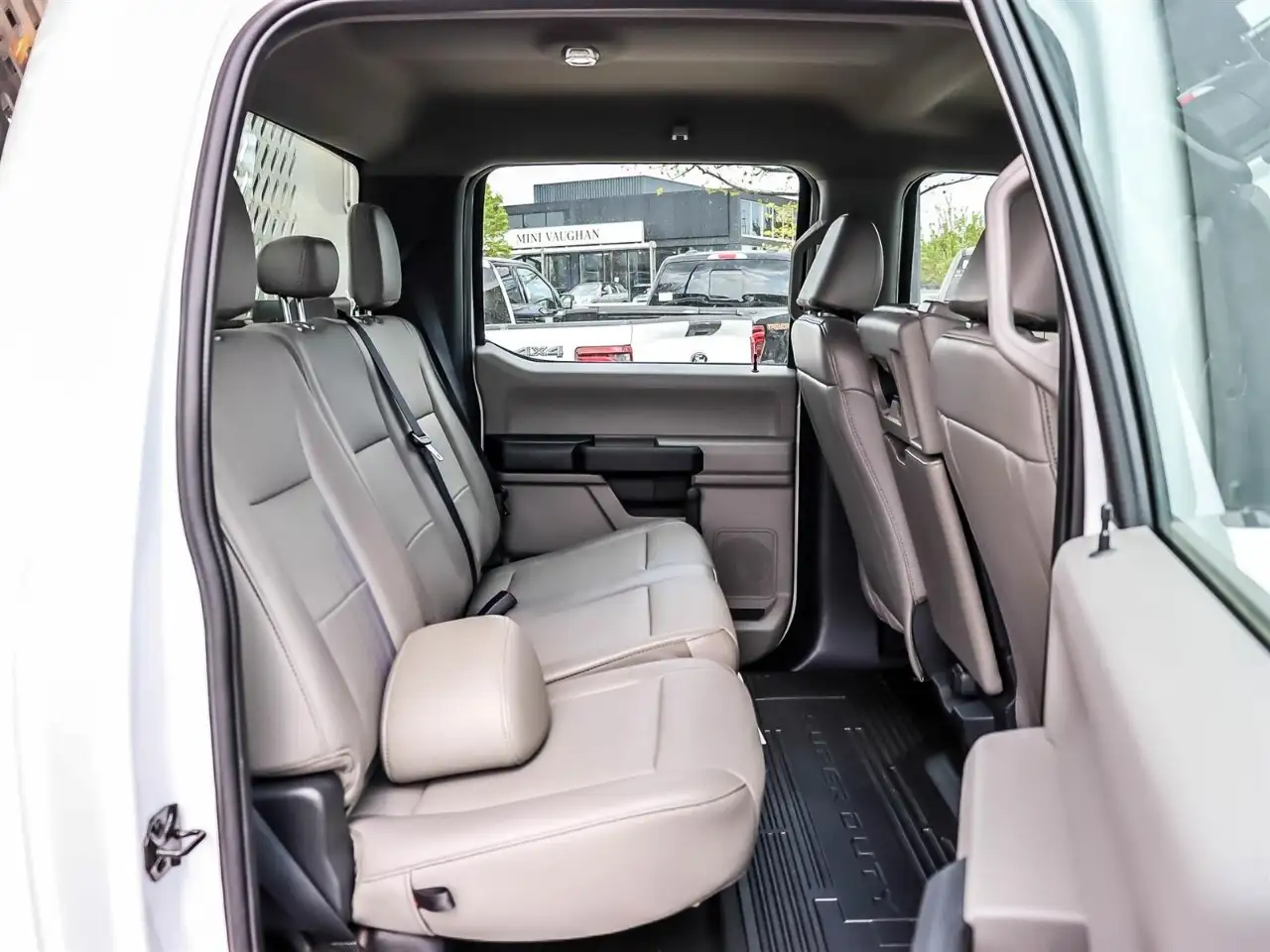 Ford F-550 Super Duty снимка Ford F-550 Super Duty