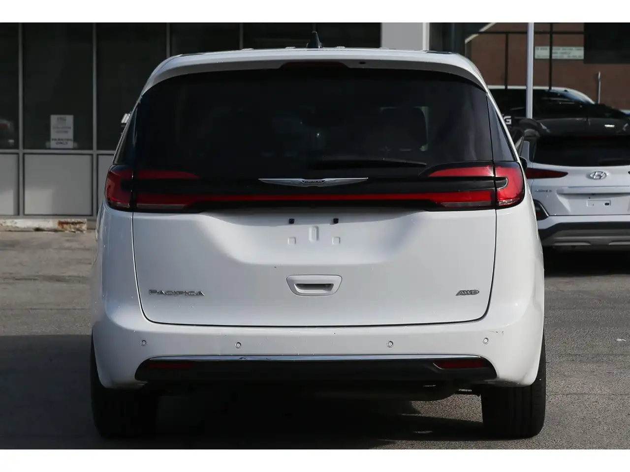 Chrysler Pacifica photo Chrysler Pacifica