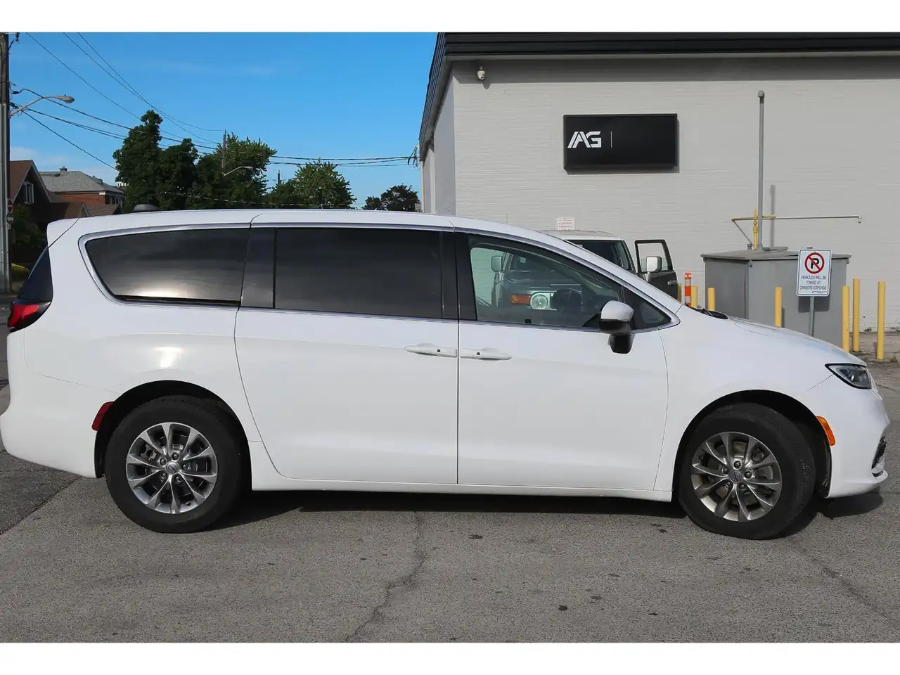 Chrysler Pacifica photo Chrysler Pacifica