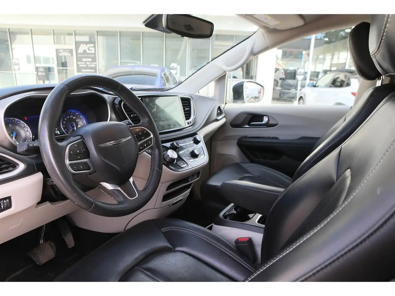 Chrysler Pacifica photo Chrysler Pacifica