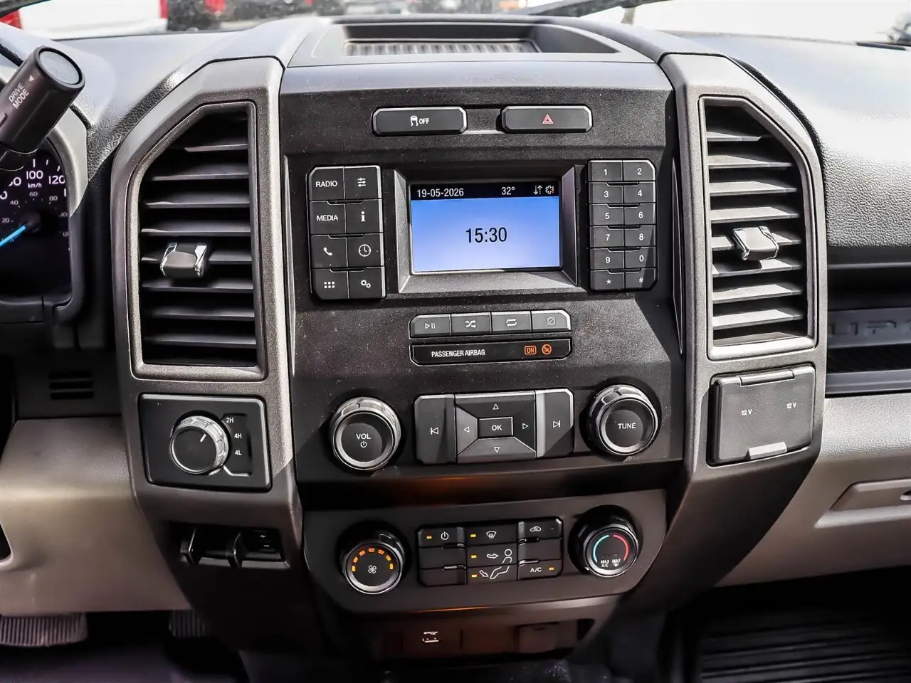 Ford F-550 Super Duty снимка Ford F-550 Super Duty