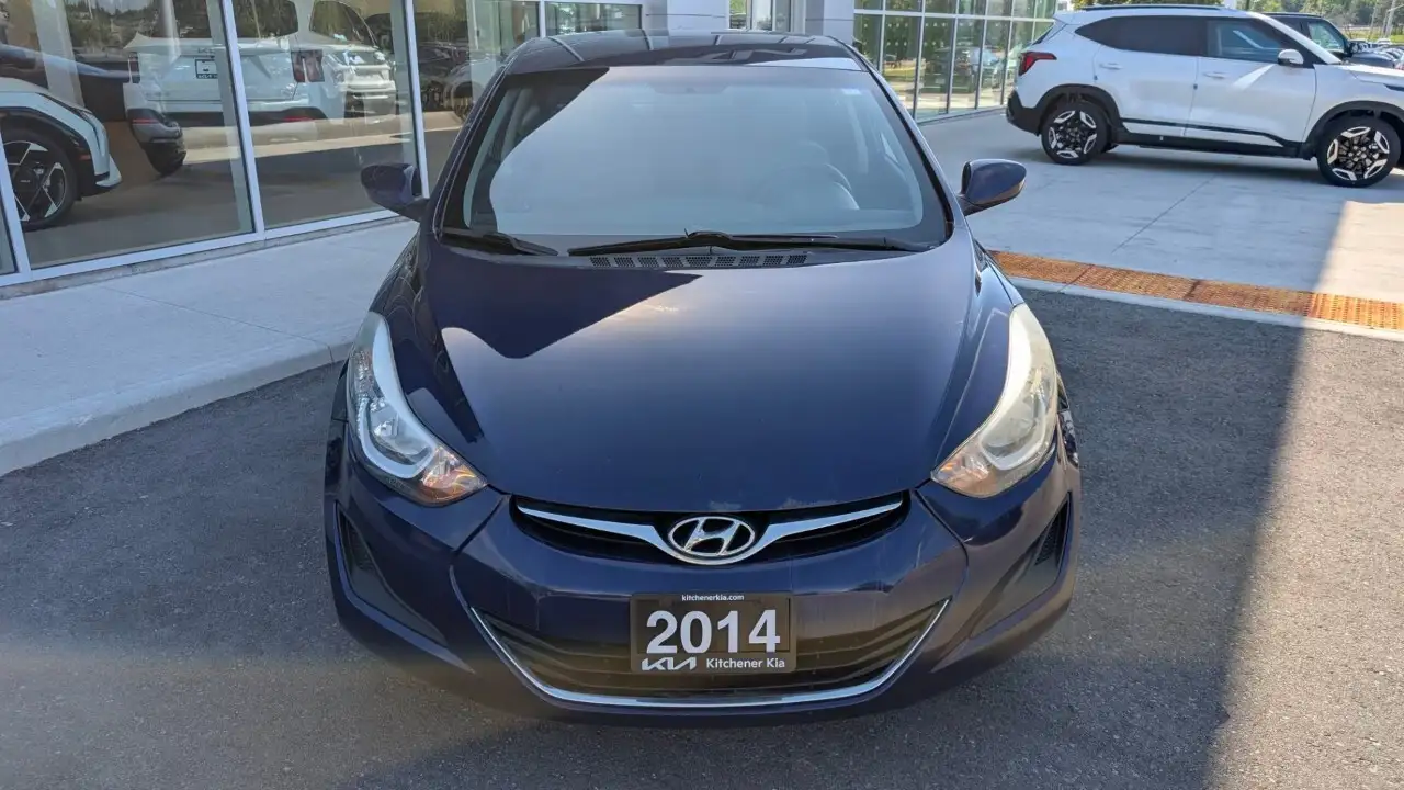 Hyundai ELANTRA photo Hyundai ELANTRA