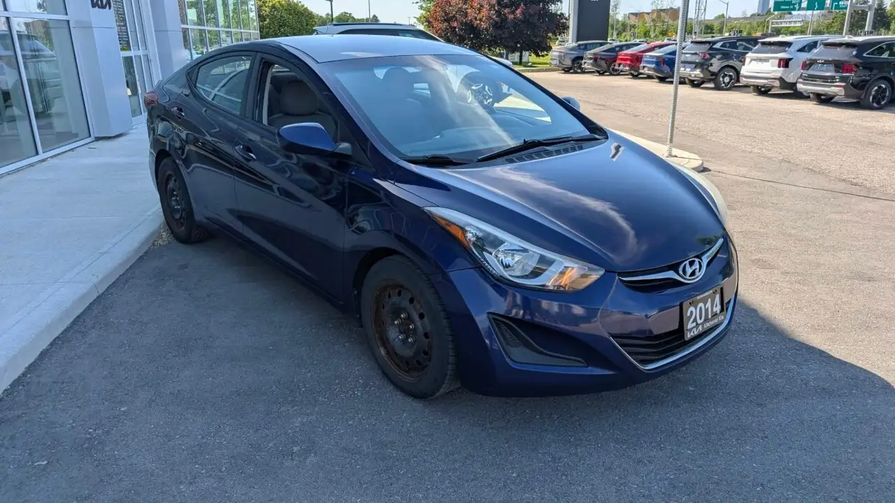 Hyundai ELANTRA photo Hyundai ELANTRA