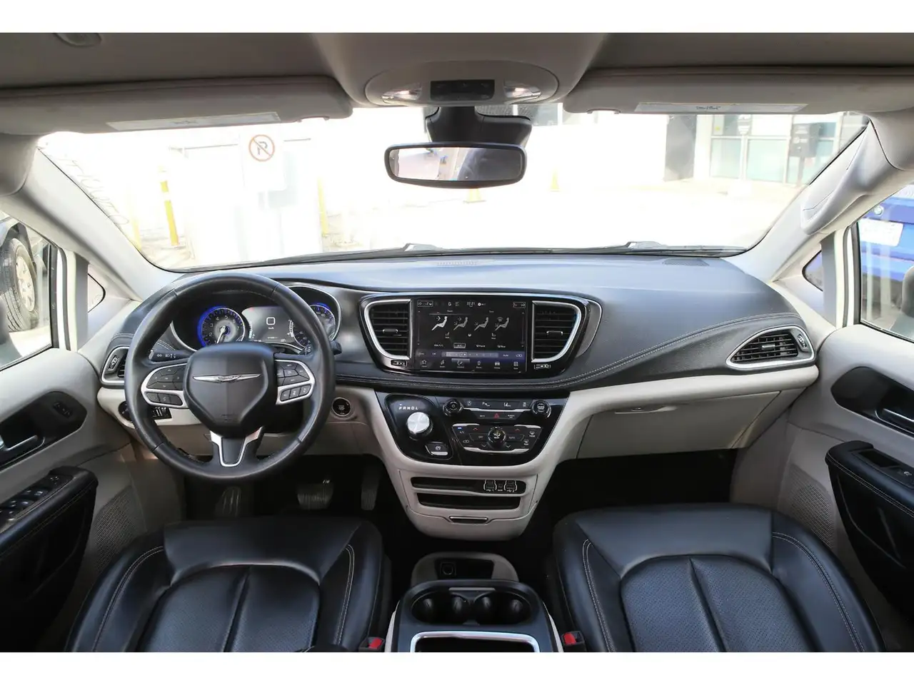 Chrysler Pacifica photo Chrysler Pacifica