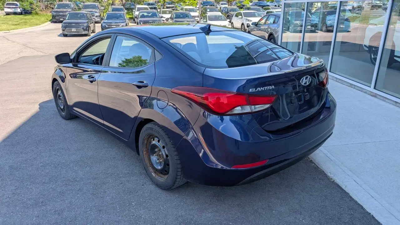 Hyundai ELANTRA photo Hyundai ELANTRA