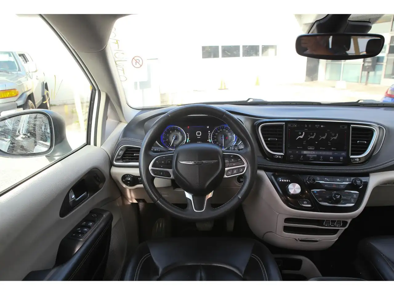 Chrysler Pacifica photo Chrysler Pacifica
