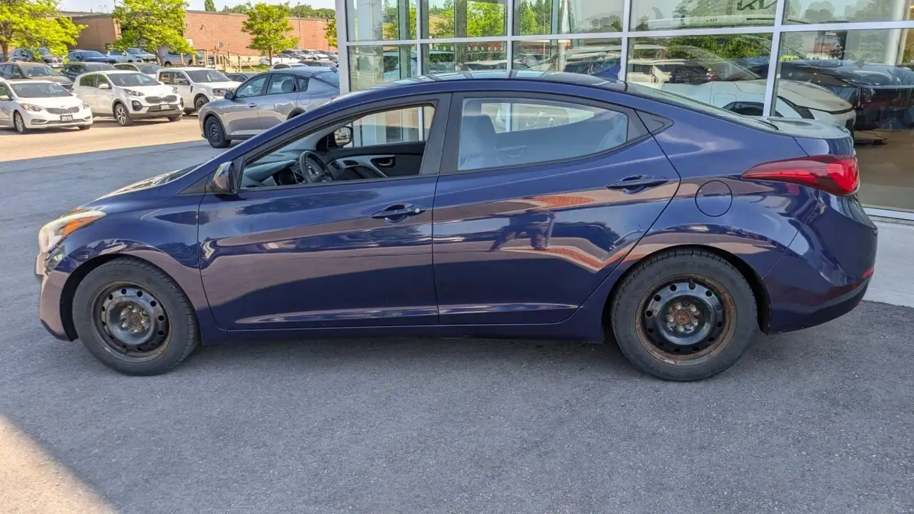 Hyundai ELANTRA photo Hyundai ELANTRA