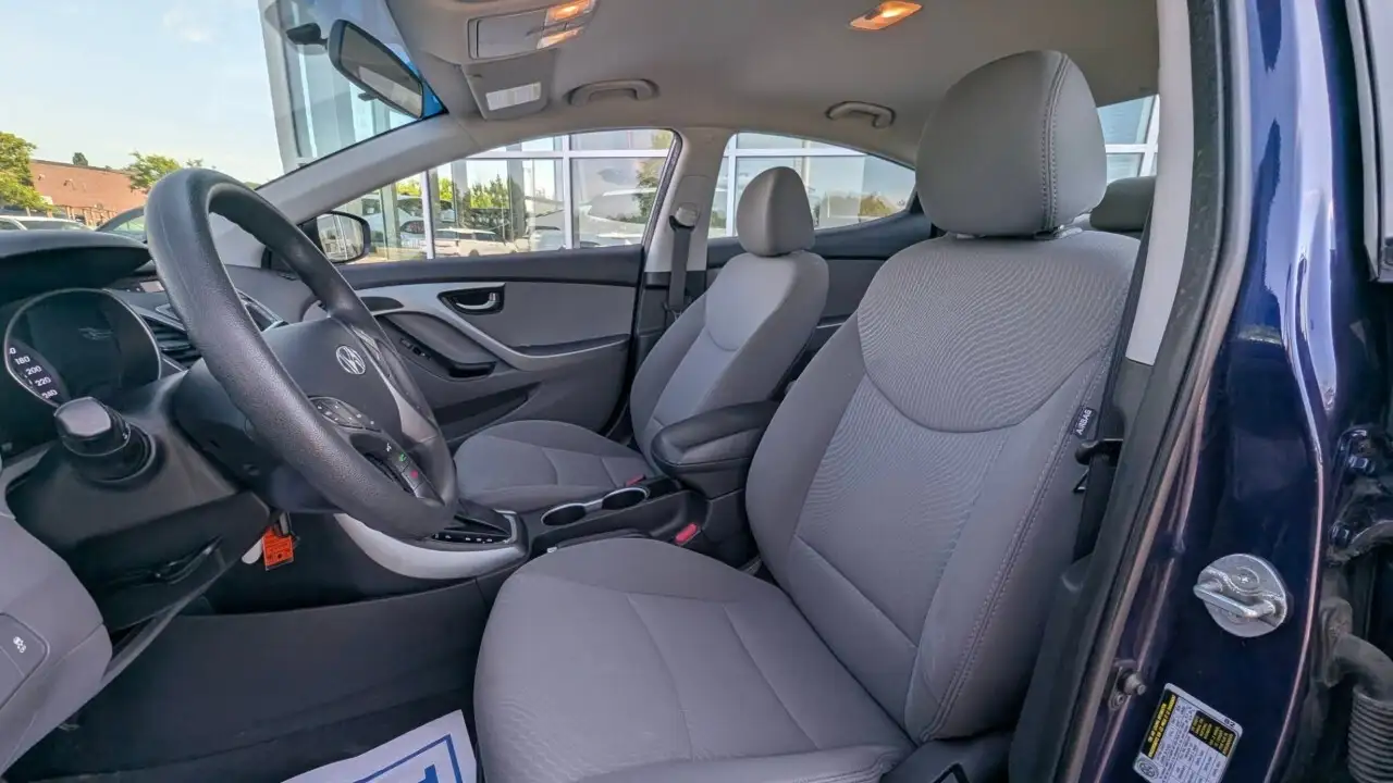 Hyundai ELANTRA photo Hyundai ELANTRA