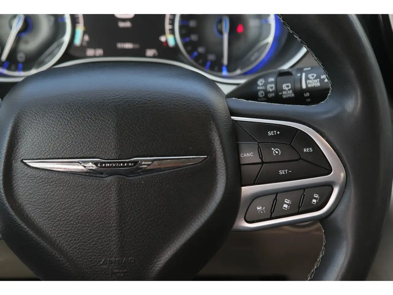 Chrysler Pacifica photo Chrysler Pacifica