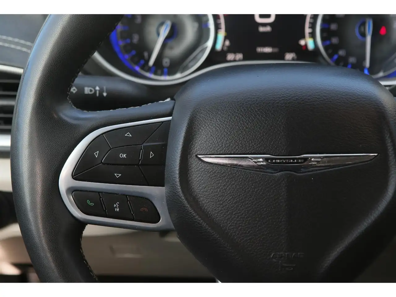 Chrysler Pacifica photo Chrysler Pacifica