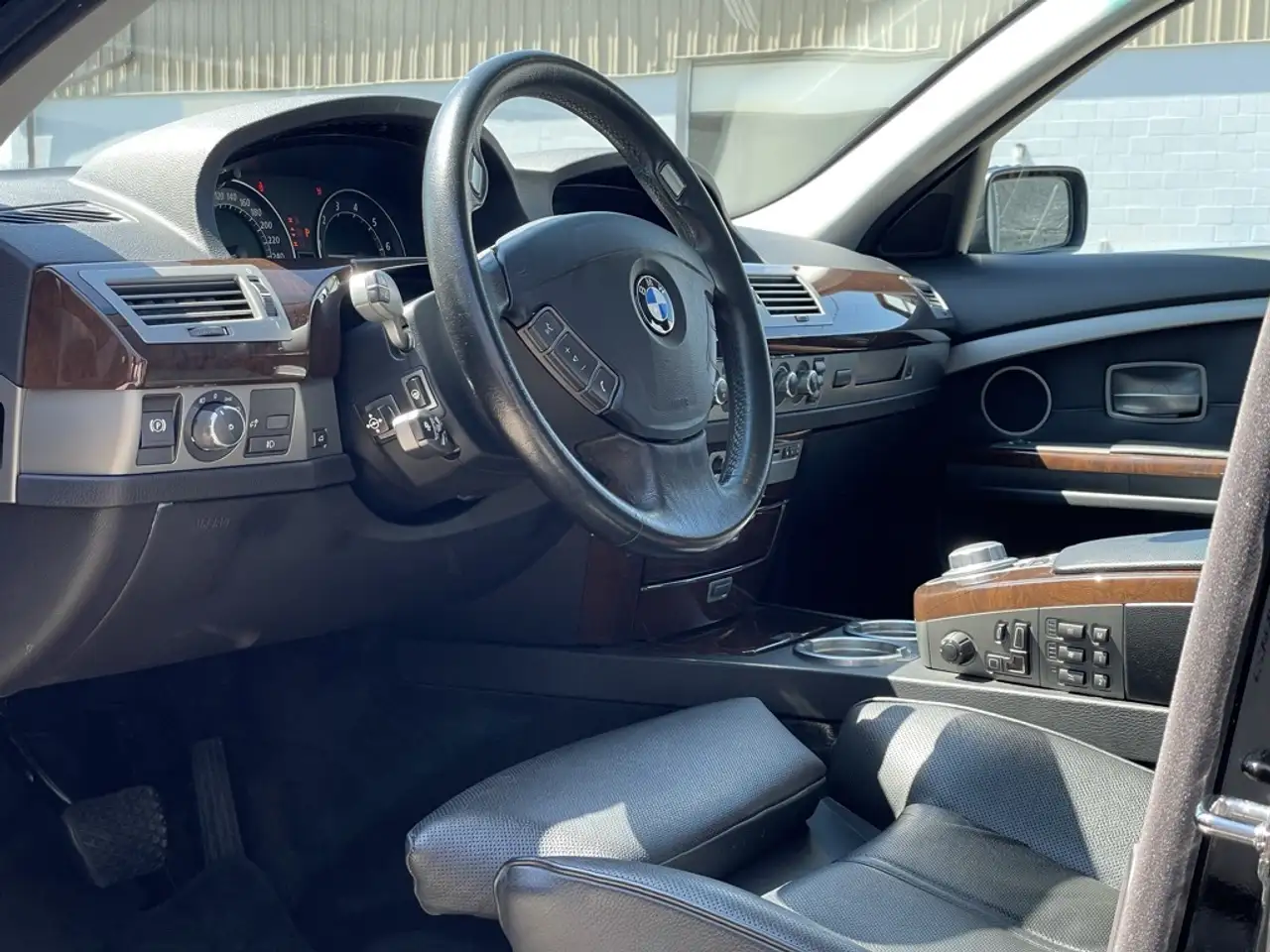 BMW 7 Series снимка BMW 7 Series
