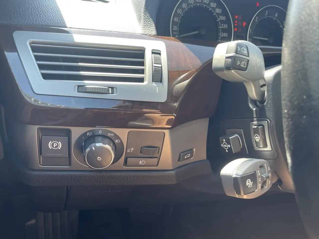 BMW 7 Series снимка BMW 7 Series